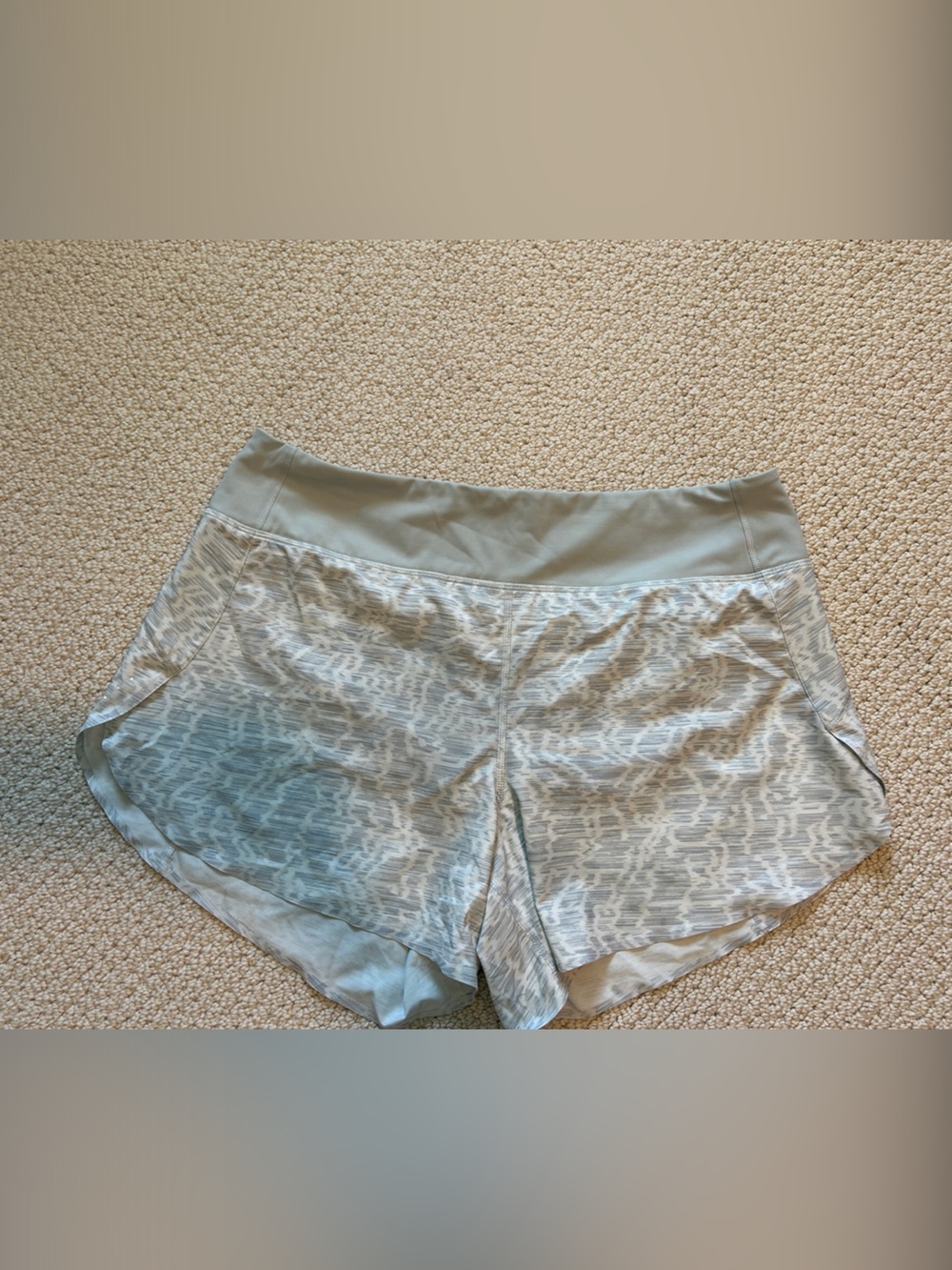 Athleta Run With It Light Gray Shorts